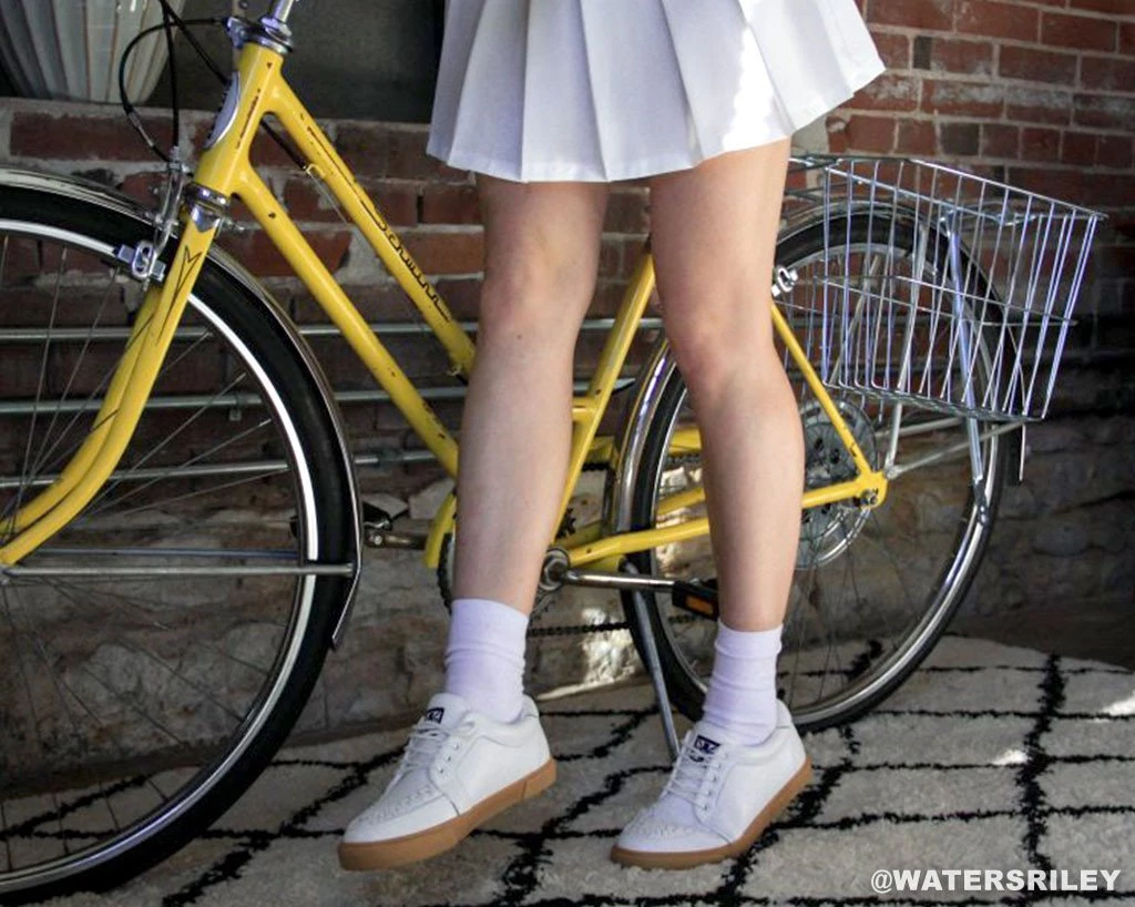 A9185 White Leather No-Ring VLK Sneaker Womens 6 A9185 White Leather No-Ring VLK Sneaker Womens