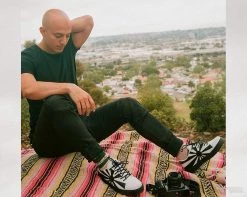 A9642 Womens White & Black Sunburst Sneaker