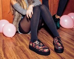 V9139 Womens Black Skull & Roses Creeper 9 V9139 Womens Black Skull & Roses Creeper