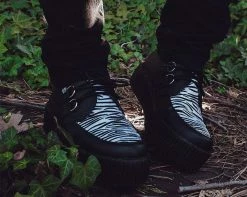 V9773 Black & White Zebra Viva Mondo Creeper